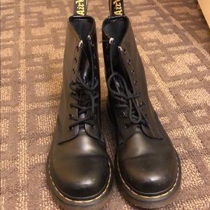 ••⚠️S•O•L•D⚠️••ORIGINAL MATTE BLACK DOC MARTENS